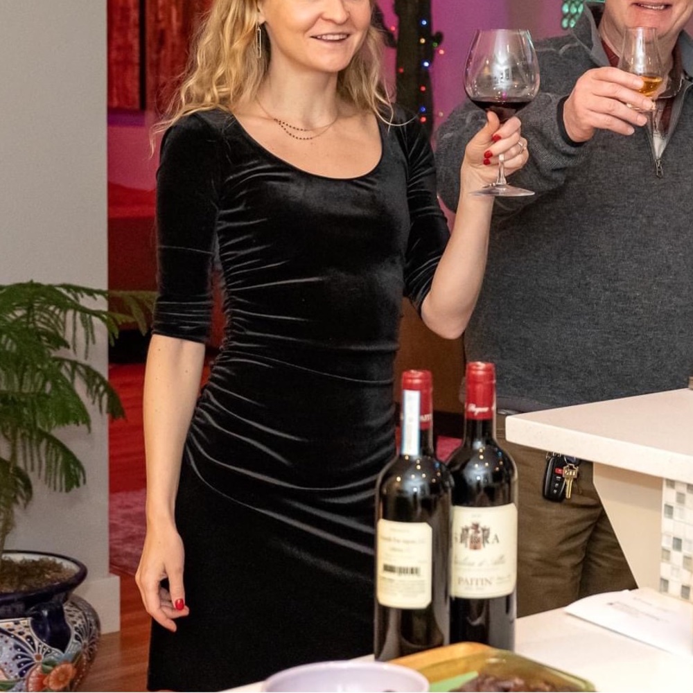 White House Black Marcket Black 1/2 Sleeve Velvet Dress